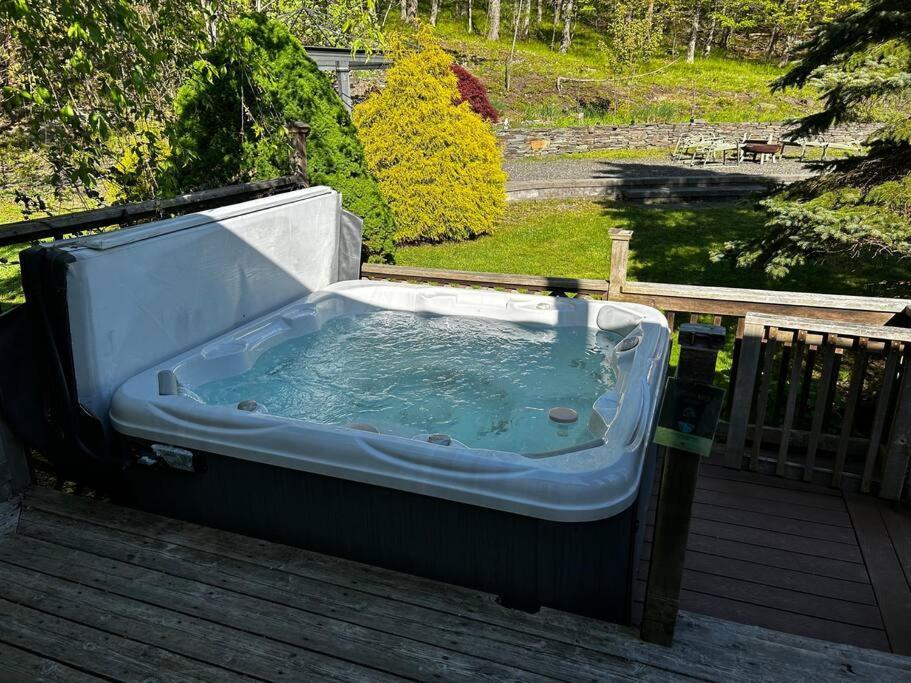 Woodland Whimsy A Private Escape, Hot Tub, Pool, Sunroom Saugerties Exterior photo