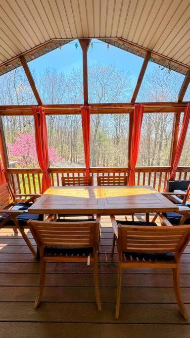Woodland Whimsy A Private Escape, Hot Tub, Pool, Sunroom Saugerties Exterior photo