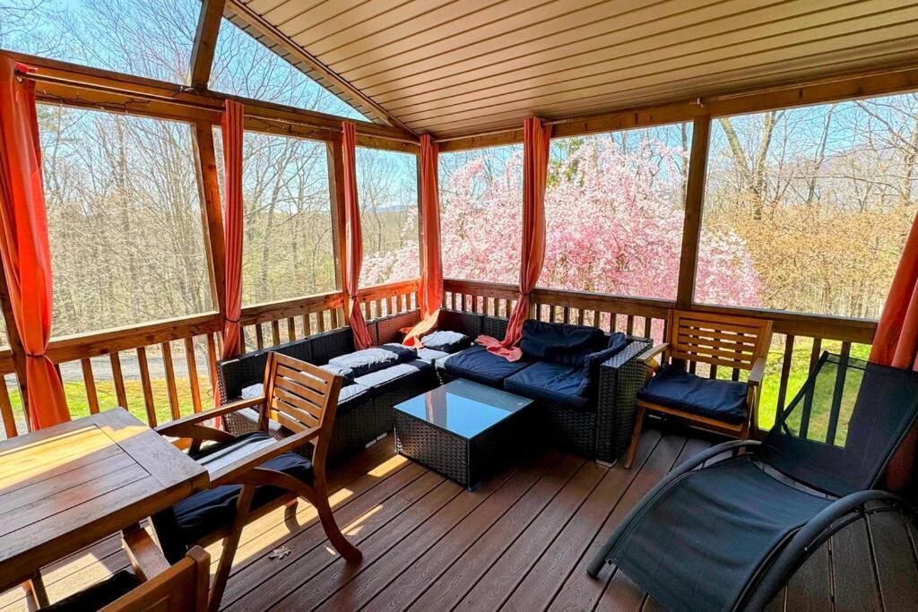 Woodland Whimsy A Private Escape, Hot Tub, Pool, Sunroom Saugerties Exterior photo